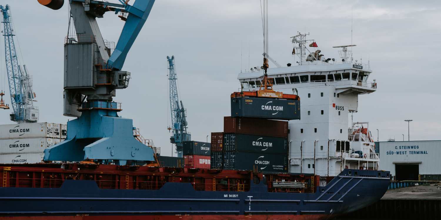 Coastal shipping vessel